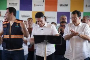 Leia mais sobre o artigo David Almeida anuncia programa de recapeamento viário para recuperação de mais de 60 quilômetros de vias e reforça compromisso com a mobilidade urbana