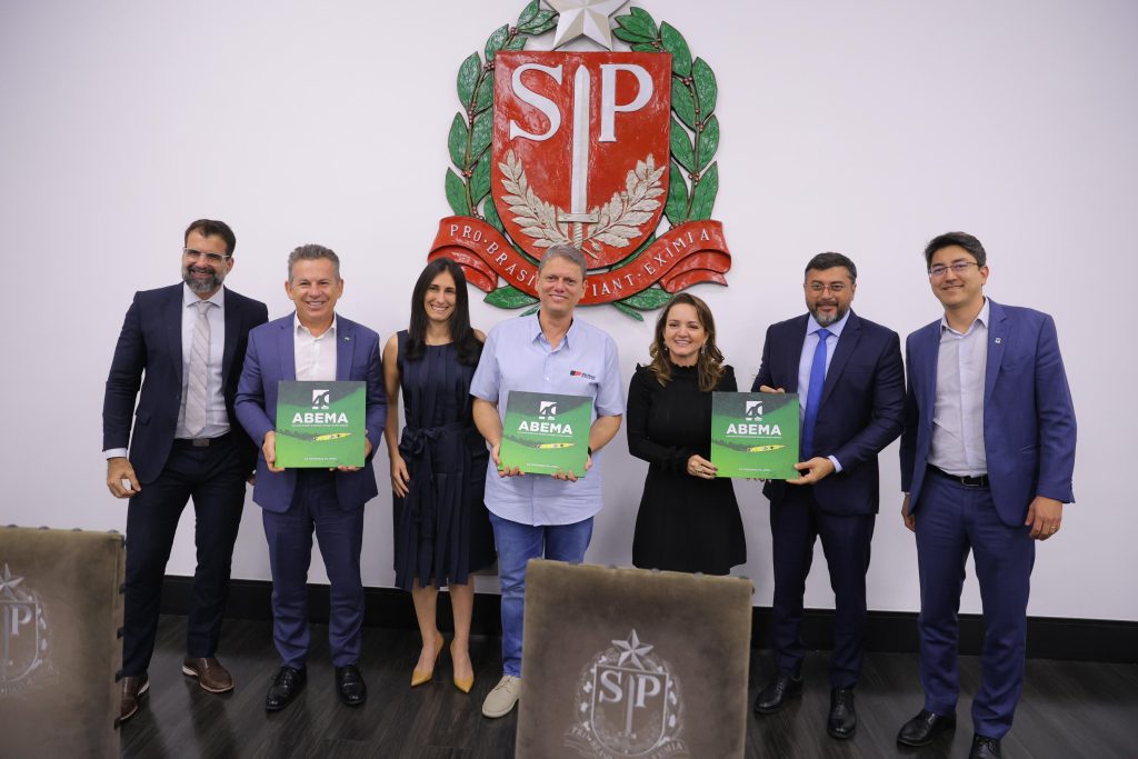 You are currently viewing Governadores Wilson Lima, Tarcísio de Freitas e Mauro Mendes reúnem-se com membros da associação que representa secretarias estaduais de Meio Ambiente