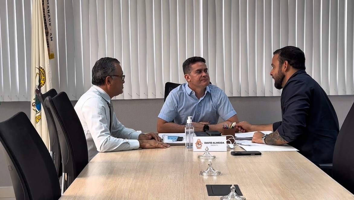 You are currently viewing Prefeito David Almeida anuncia aquisição de mil armas e cria fundo inédito de segurança em Manaus: cidade já está pronta para ter Polícia Municipal