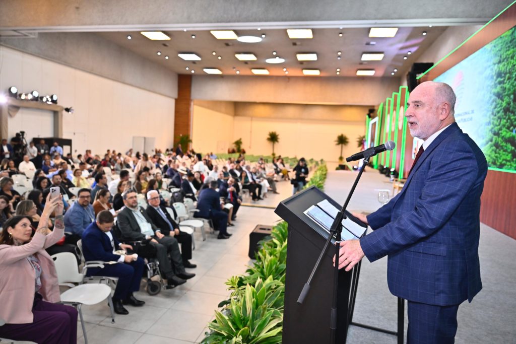You are currently viewing TCE-AM e IRB encerram Congresso Internacional de Controle e Políticas Públicas com palestra sobre sustentabilidade ambiental e assinatura da Declaração da Amazônia