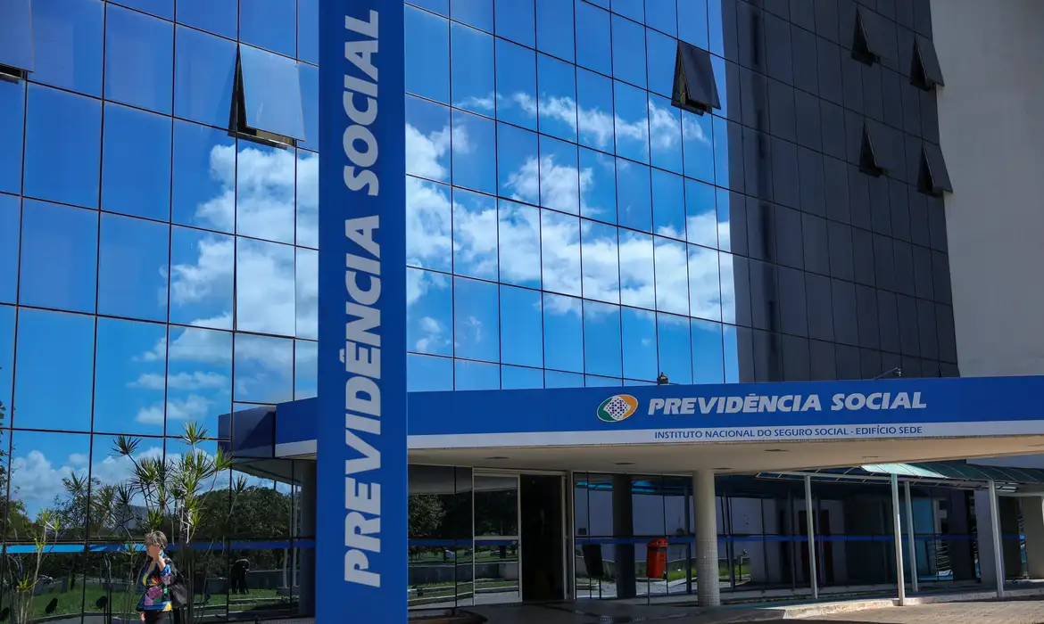 You are currently viewing Justiça bloqueia R$ 23,8 milhões de suspeitos de fraude contra INSS
