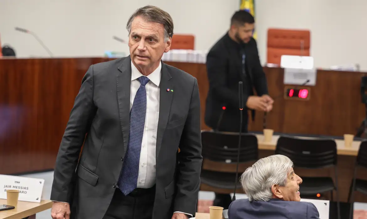 You are currently viewing Bolsonaro nega plano de golpe, pede desculpa ao STF e critica urnas