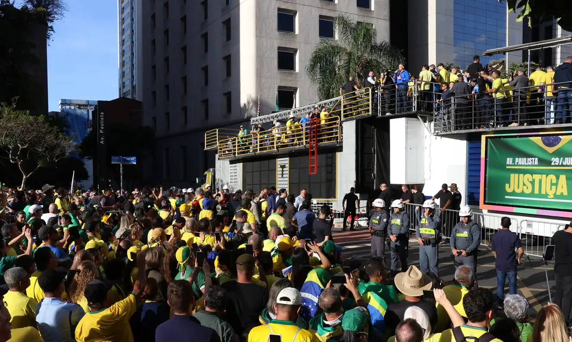 You are currently viewing Ato em SP reúne apoiadores de Bolsonaro contra julgamento no STF