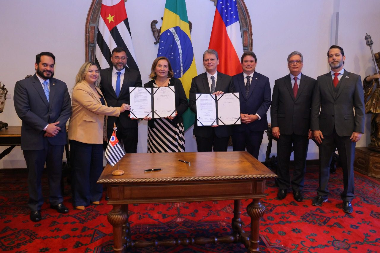 You are currently viewing Governadores Wilson Lima e Tarcísio de Freitas firmam convênio para realização de 2,5 mil exames de DNA no Amazonas