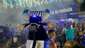 Read more about the article Caprichoso realiza Boi de Rua com cortejo duplo pelas ruas de Parintins