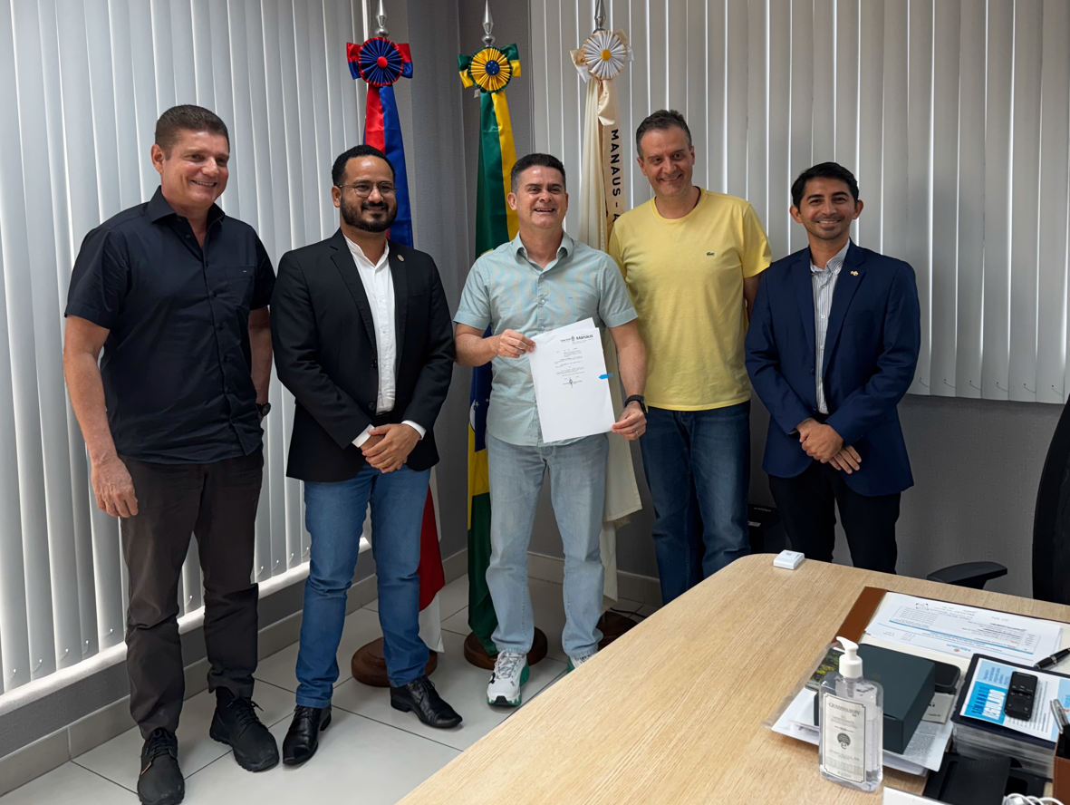 No momento, você está visualizando Prefeito David Almeida sanciona lei que institui o Dia Municipal do Farmacêutico em Manaus