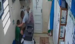 Read more about the article Professor invade sala e esfaqueia diversas vezes diretor de escola no interior do Amazonas