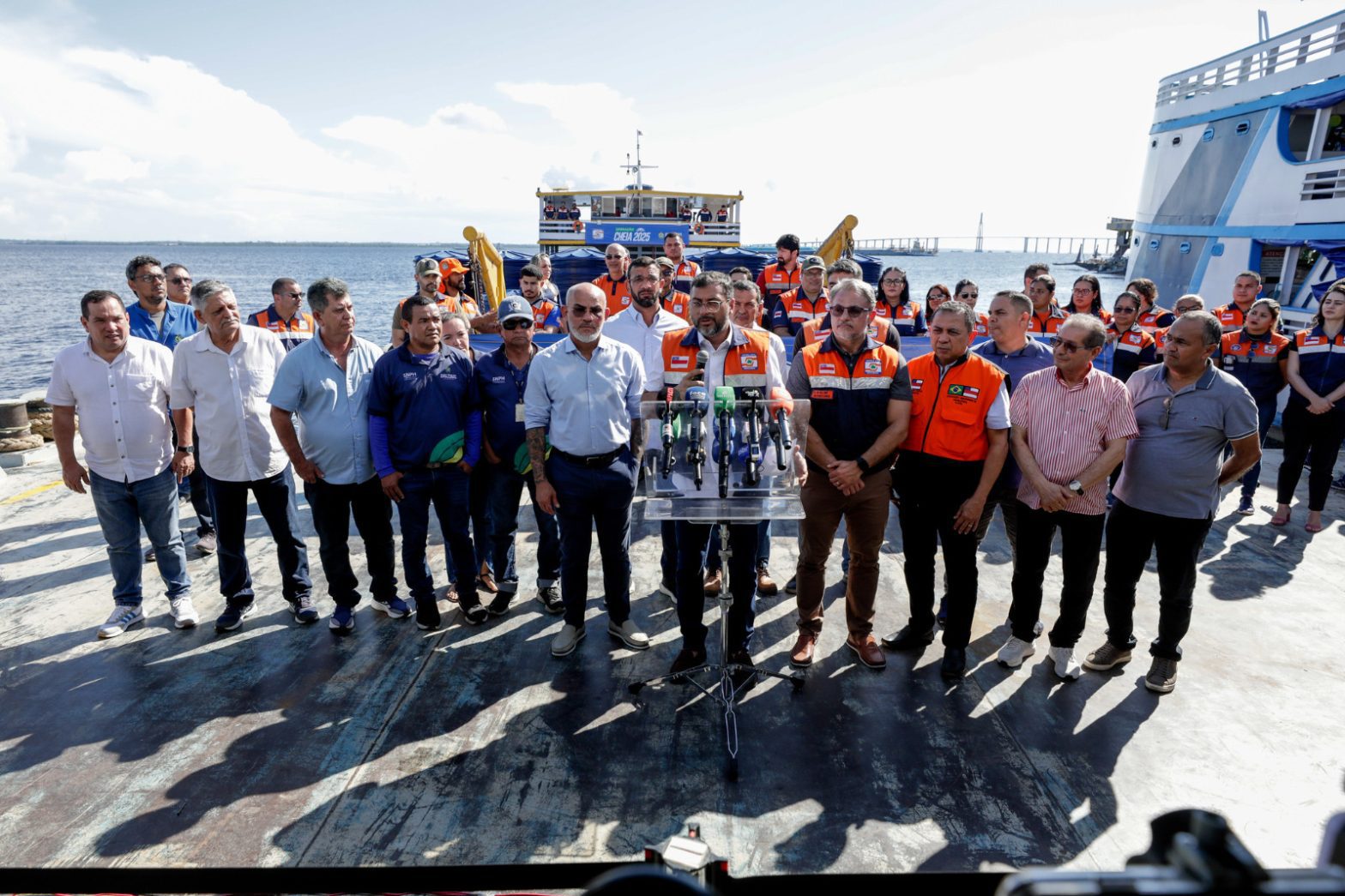 No momento, você está visualizando Operação Cheia 2025: Governador Wilson Lima vistoria envio de 230 toneladas de alimentos a municípios atingidos pela cheia