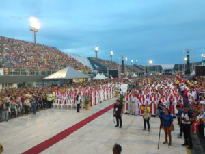 Read more about the article Fiéis lotam Sambódromo em celebração de Pentecostes com Dom Leonardo Steiner