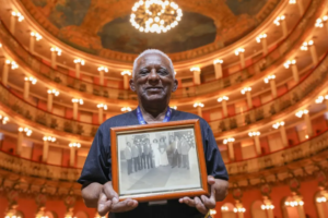 Read more about the article Sêo Nonato, funcionário mais antigo do Teatro Amazonas, morre aos 89 anos