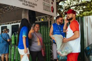 Read more about the article Parintins 2025: Espaço Sustentável mobiliza moradores e turistas pela reciclagem