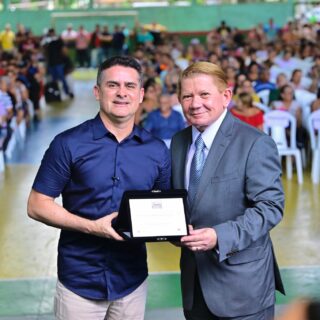 Prefeito David Almeida recebe homenagem do Poder Judiciário por avanços na regularização fundiária em Manaus