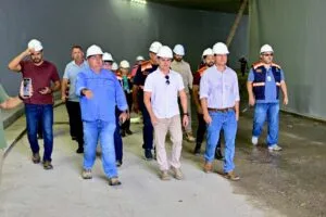 Leia mais sobre o artigo Prefeito David Almeida vistoria obras finais do complexo viário Rei Pelé e aprova intervenção artística no espaço