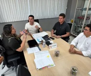 Leia mais sobre o artigo Prefeito David Almeida sanciona reajuste salarial e unifica data-base para mais de 32 mil servidores da Prefeitura de Manaus