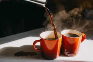 Read more about the article Entenda por que você não deve tomar café assim que acorda