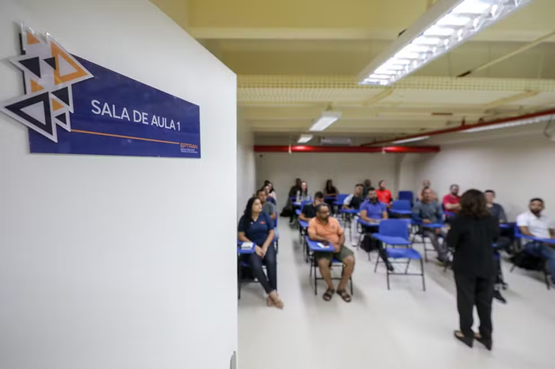 You are currently viewing Detran-AM abre 415 vagas para cursos gratuitos na Escola Pública de Trânsito