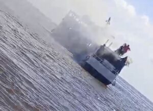 Read more about the article Princípio de incêndio em lancha assusta passageiros durante viagem no Rio Amazonas