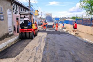 Read more about the article ‘Mutirão no Bairro’ beneficia 1,6 mil pessoas com serviços de asfalto, iluminação e limpeza no Mutirão