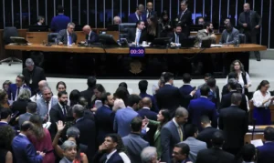 Read more about the article Câmara aprova urgência para suspender decreto do IOF