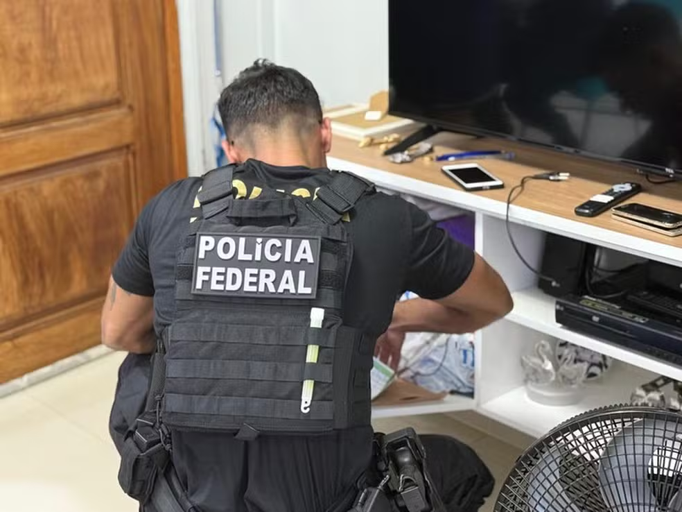 PF realiza operação contra suspeitos de crimes eleitorais no AM após R$ 800 mil serem achados em jatinho