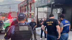 Read more about the article Pai e filho de 2 anos são mortos a tiros em Manaus; mãe da criança ficou ferida