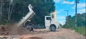 Read more about the article Homens são presos por despejo de entulhos em área protegida em Manaus
