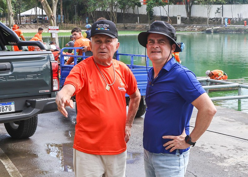 You are currently viewing Prefeito David Almeida acompanha instalação do deck e anuncia pedalinhos na nova lagoa do Japiim