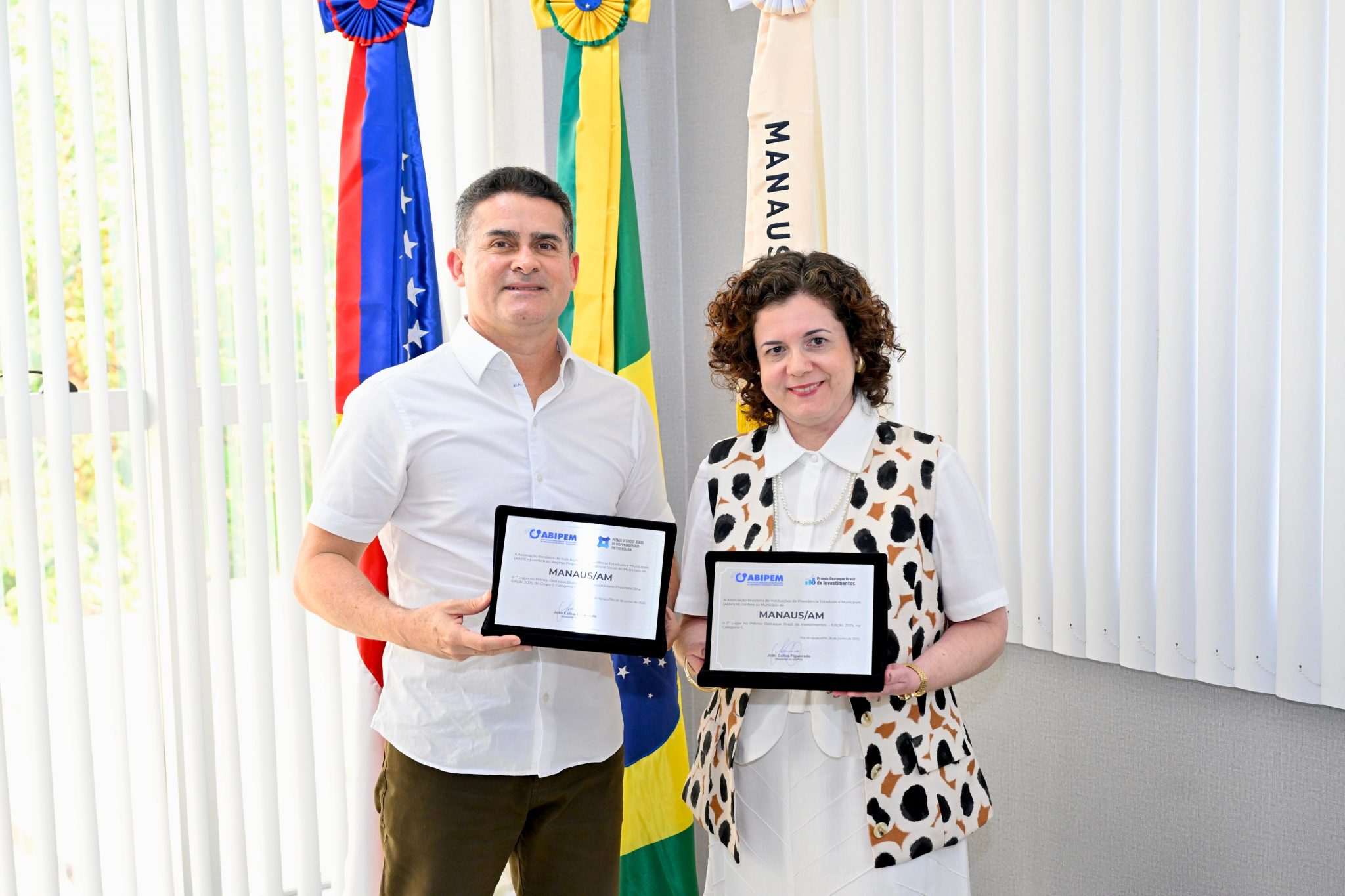You are currently viewing Prefeito David Almeida celebra reconhecimento nacional da Manaus Previdência com dois prêmios em congresso da Abipem