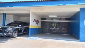 Read more about the article Homem é preso após empurrar irmã e agredir policial com golpe de jiu-jitsu em Manaus