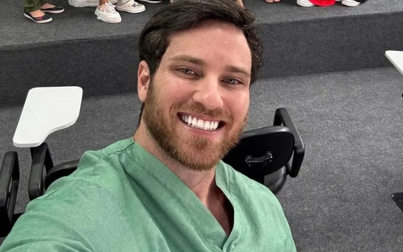 No momento, você está visualizando Ex-BBB Lucas Bissoli visita Hospital João Lúcio em Manaus para vivência acadêmica