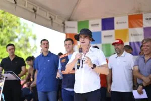Leia mais sobre o artigo Prefeitura dá início a ordem de serviço para asfaltar quatro ramais na zona rural de Manaus