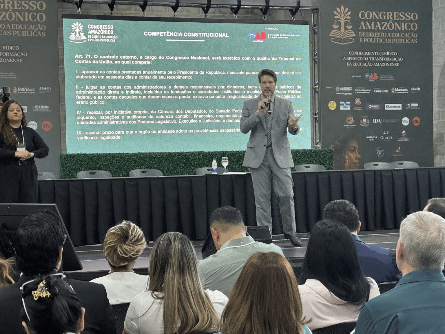 No momento, você está visualizando Conselheiro do TCE-AM abre Congresso Amazônico de Direito à Educação com palestra magna sobre controle externo