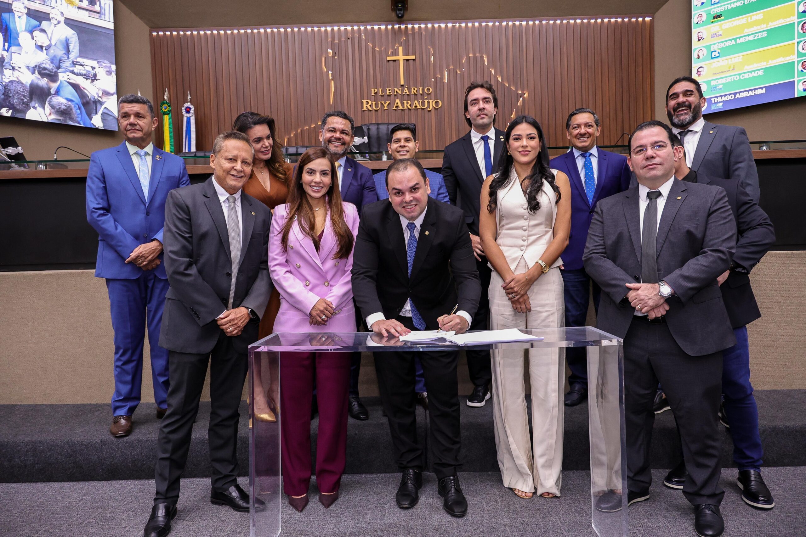 No momento, você está visualizando Concurso público da Aleam inicia inscrições no dia 10 de setembro, o anuncio foi nesta quarta-feira durante sessão plenária