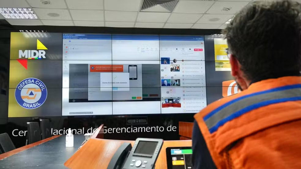 No momento, você está visualizando Sistema Defesa Civil Alerta será testado em Manaus e outros três municípios do AM; veja como vai funcionar