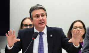 Leia mais sobre o artigo População deve cobrar Câmara sobre PEC da Blindagem, diz ministro