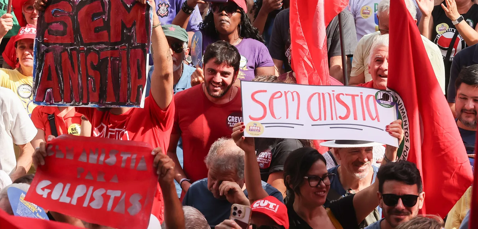 No momento, você está visualizando Manifestantes em Manaus vão às ruas contra ‘PEC da Blindagem’: ‘Sem anistia’