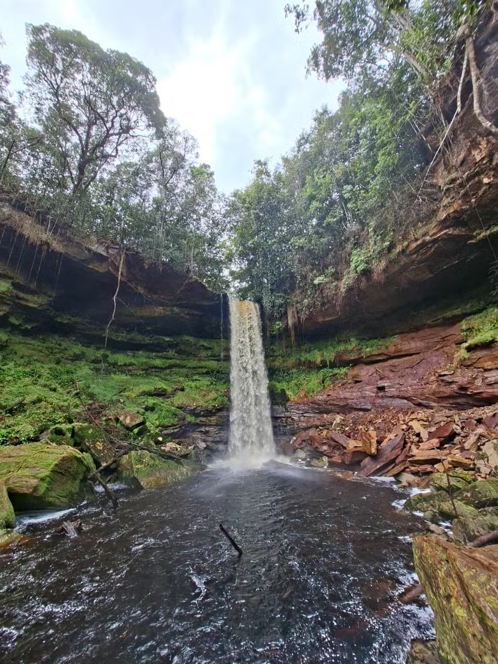 No momento, você está visualizando Gigante do Apuaú: guias descobrem cachoeira de 35 metros de altura em Presidente Figueiredo, no Amazonas