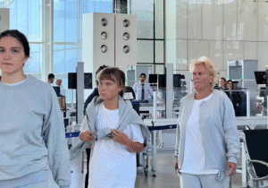 Leia mais sobre o artigo Israel deporta Greta Thunberg e outros 170 ativistas de flotilha