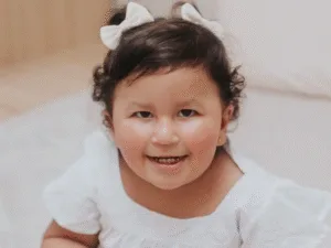 Leia mais sobre o artigo Síndrome rara faz acreana de 2 anos ter fome insaciável: ‘Precisa ser acompanhada pro resto da vida’