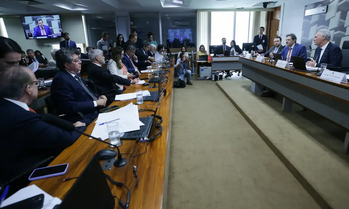 No momento, você está visualizando Haddad diz que cortar benefícios tributários é combater privilégios