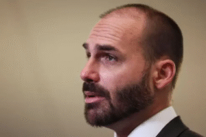 Leia mais sobre o artigo Projeto de poder de Eduardo Bolsonaro inclui sair do PL e ameaçar levar cerca de 30 deputados