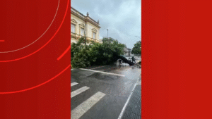 Leia mais sobre o artigo Forte chuva causa alagamentos e transtornos em pontos de Manaus; Defesa Civil emite alerta