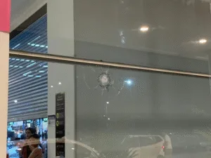 Leia mais sobre o artigo Dupla é presa suspeita de participar de assassinato de homem em shopping na Zona Oeste de Manaus