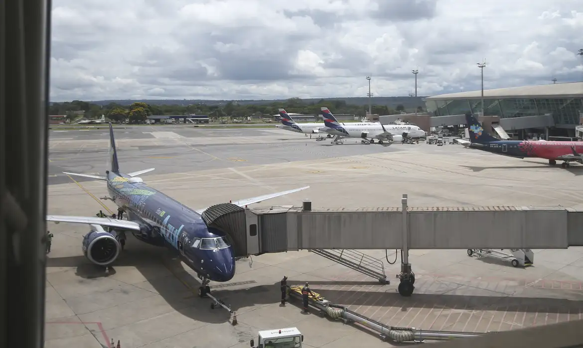 No momento, você está visualizando Avião supera ônibus como segundo meio mais comum de viagens pessoais