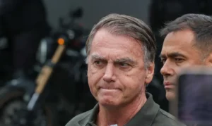 Leia mais sobre o artigo Bolsonaro é preso pela Polícia Federal em Brasília