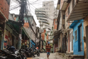 Leia mais sobre o artigo De baixo para cima: o outro ângulo da foto histórica da desigualdade social de Paraisópolis/Morumbi