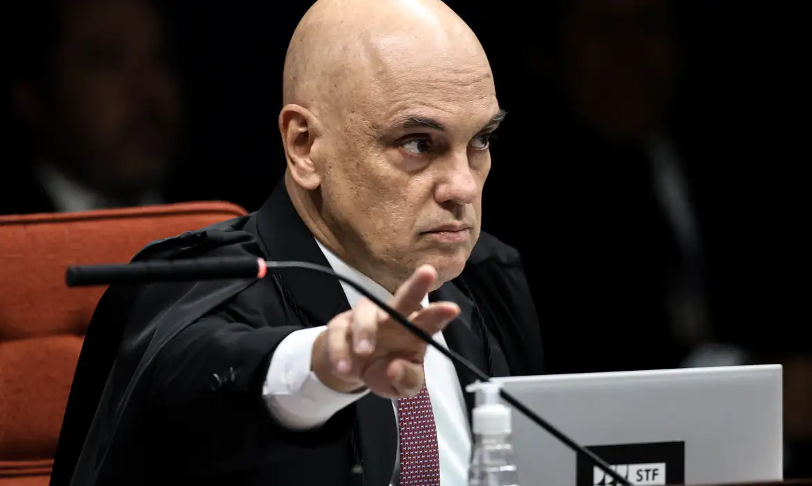 No momento, você está visualizando Moraes vota por tornar ex-assessor réu por vazamento de informação