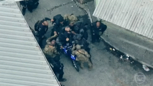 Leia mais sobre o artigo Megaoperação no Rio: imagens inéditas mostram criminosos fortemente armados, rendição de suspeitos e resgate de policiais feridos