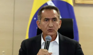 Leia mais sobre o artigo Ainda é impossível mensurar todos os danos do tornado, diz ministro