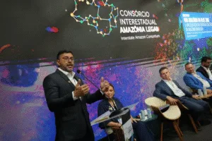 Leia mais sobre o artigo COP30: Governo do AM anuncia meta de reduzir 50% do uso de diesel e levar energia limpa a comunidades até 2030